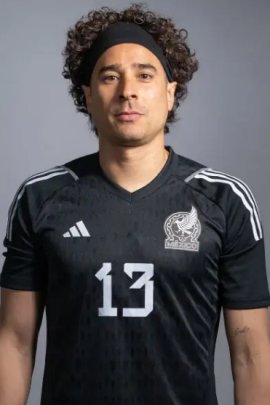 Guillermo Ochoa 2022